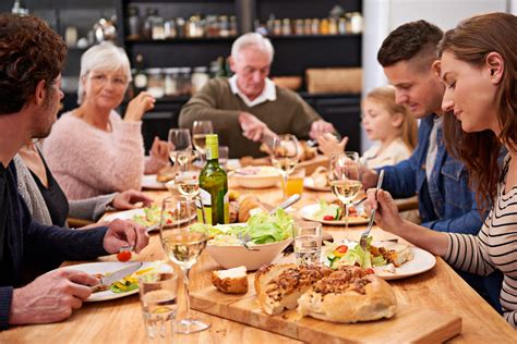 Rodina pri spoločnom zdravom jedle