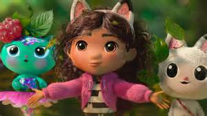 Deti sledujú film na plátne