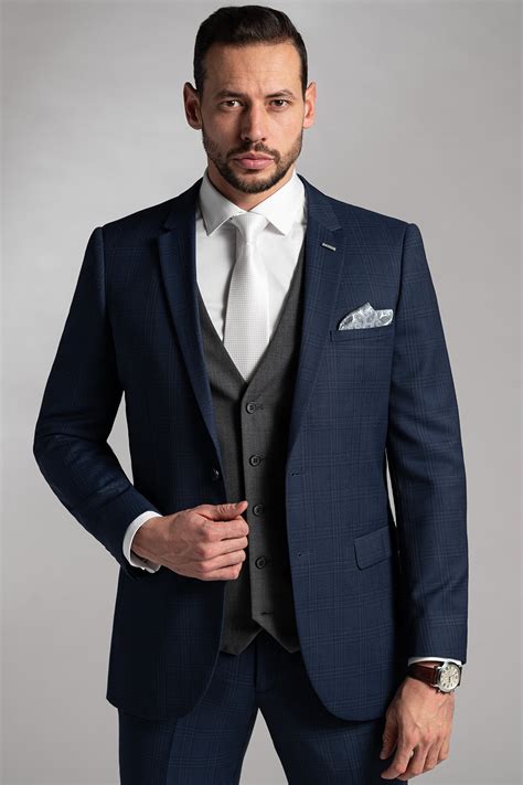 Ženích v svadobnom obleku