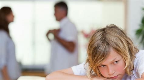 Rodina diskutuje o problémoch dieťaťa