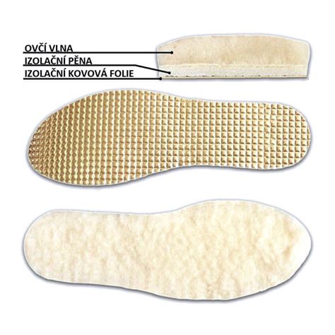 Fotografia rodinných topánok s pridaným jedným malým párom