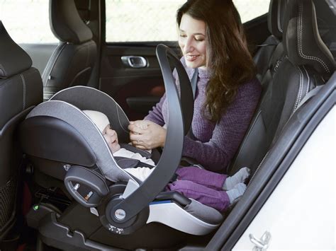 Dojča v autosedačke typu vajíčko s vložkou