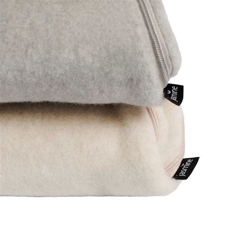 Detail zipsov a kapucne fusaku