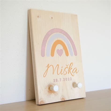 Štýlový detský vešiak na oblečenie s menom dieťaťa