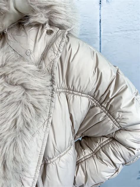 detail fusaku s kapucňou a kožušinkou