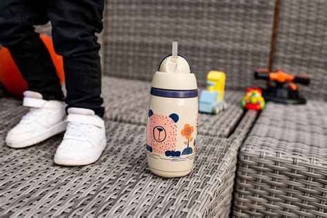 detskú fľašu s cumlíkom