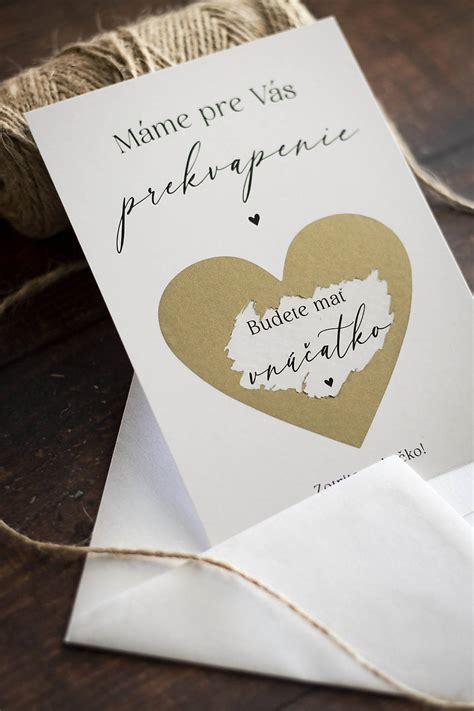 nápis na zrkadle s odkazom o tehotenstve