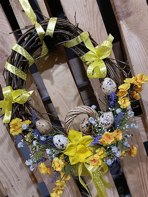 Brezové konáre s jarnými kvetmi