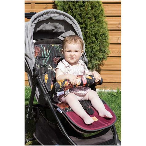 Detaily športového kočíka - bezpečnostné pásy