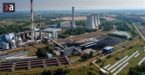 Ilustrácia čierneho uhlia v tabletách