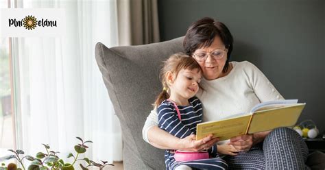 Rodičia a deti spoločne čítajú knihu