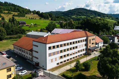 Architektonický pohľad na Základnú školu na Ul. 5. mája v Bardejove