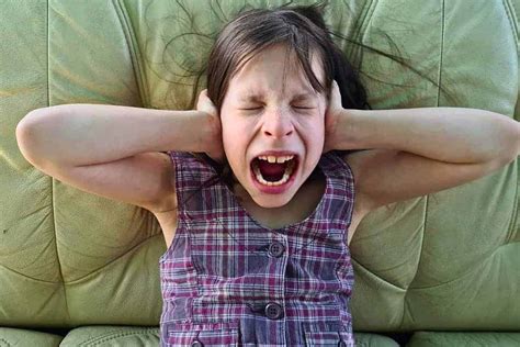 Dieťa spája dve slová