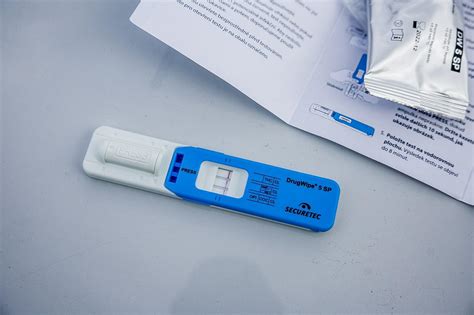 Box s domácimi testami na drogy