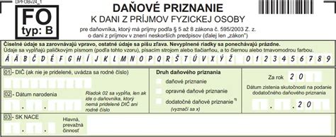 Ilustrácia rodiny vybavujúcej daňové priznanie