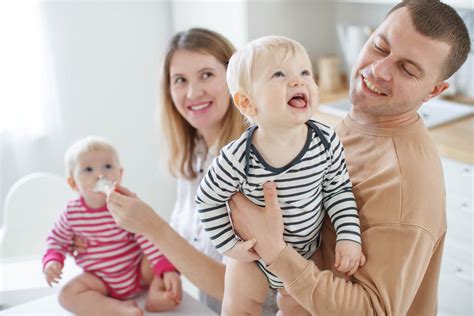 Ilustrácia rodiča s chorým dieťaťom