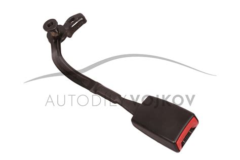 Diagram znázorňujúci správne a nesprávne vedenie bezpečnostného pásu cez podsedák