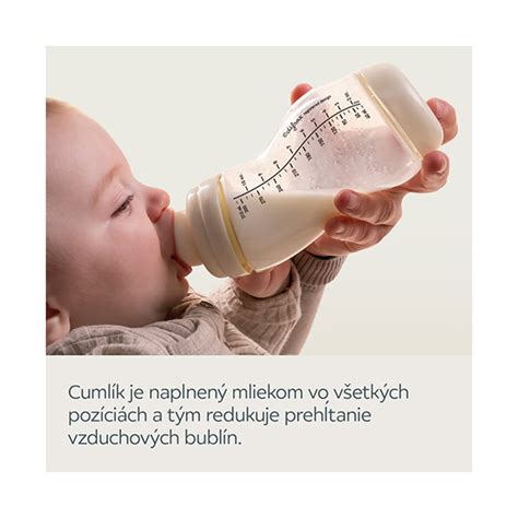 bábätko pije z fľaše