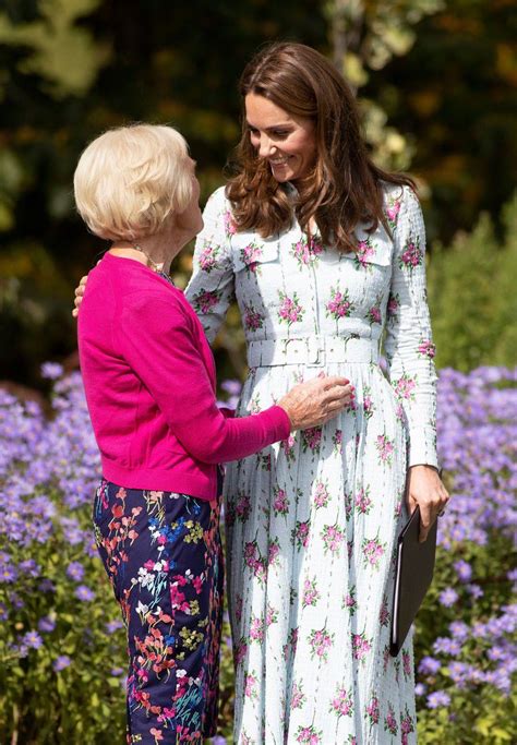 Vojvodkyňa Kate v záhrade