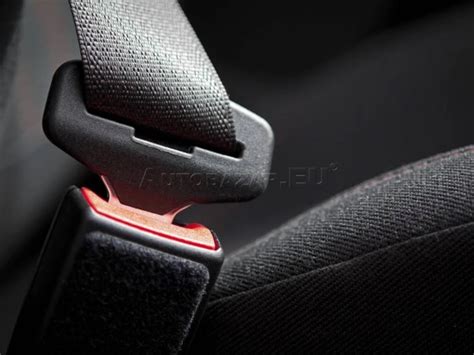 Detail 5-bodových bezpečnostných pásov