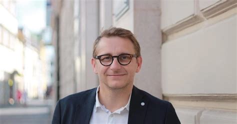 Dieťa hryzie a ťahá za vlasy