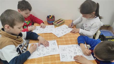 Dieťa kreslí svoje emócie