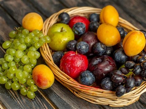 Zmes ovocia a byliniek