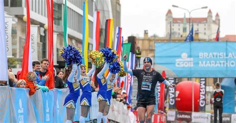 Ilustrácia hôr symbolizujúca životnú cestu