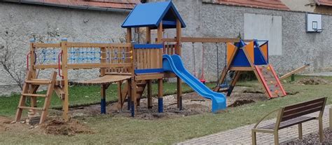 Ilustračná fotografia detského ihriska s dôrazom na bezpečnosť