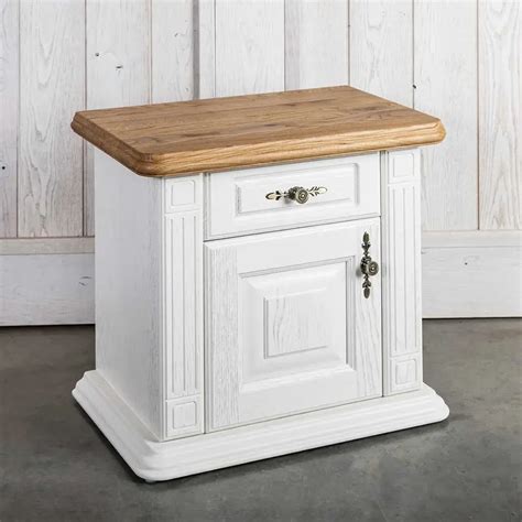 rustikálny biely nočný stolík z dreva