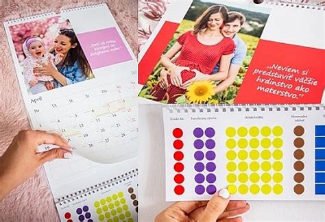 Kalendár s nalepenými nálepkami pre motiváciu