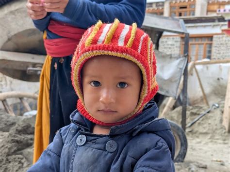 Dieťa v čiapke a nákrčníku