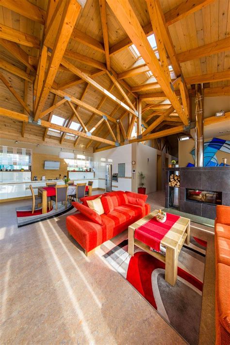 Škola s hravým interiérom