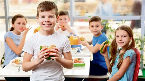 Deti pri raňajkovaní