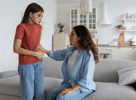 matka hladkajúca si brucho