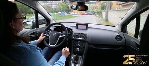 Ilustrácia osobných automobilov upravených pre ZŤP