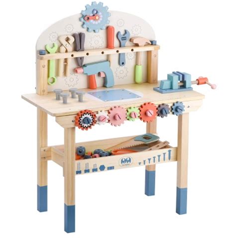 Drevený pracovný stôl s náradím