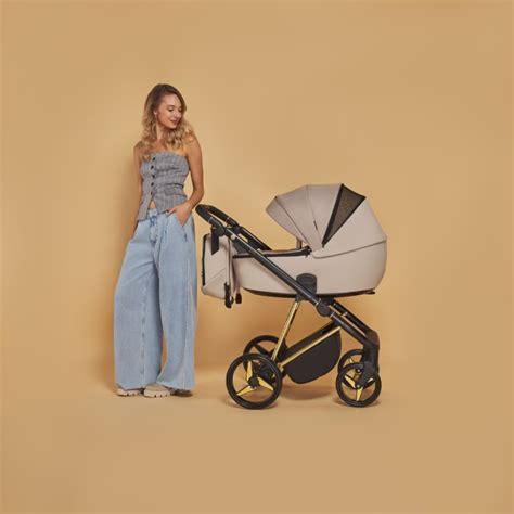 Ilustračná fotografia kočíka Adamex s vaničkou