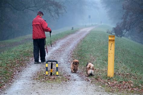dieťa točiace rukami