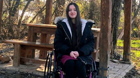 Fotografia dievčatka na invalidnom vozíku