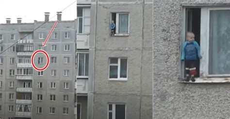 dieťa sediace za oknom a pozerajúce von