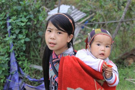 Dieťa hovoriace dvoma jazykmi