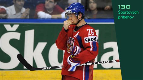 Ilustrácia matky spievajúcej uspávanku dieťaťu v kolíske