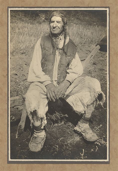 Stará čiernobiela fotografia továrne