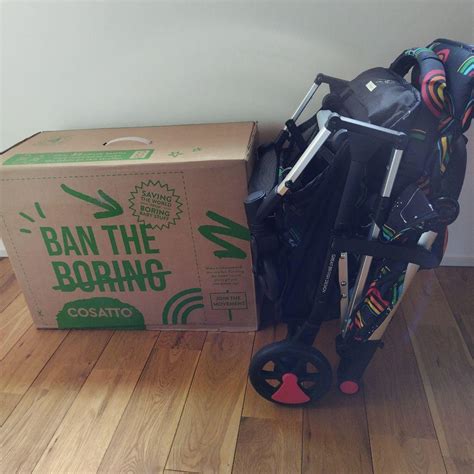 detail skladania golfového kočíka Cosatto