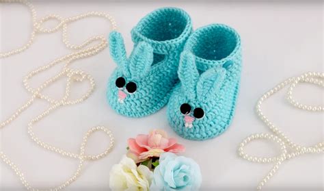 Háčkované topánočky v tvare zajačikov