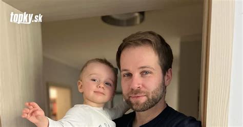 Novomanželia s bábätkom