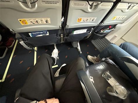 Ilustrácia znázorňujúca hľadanie ISOFIX bodov v sedadle