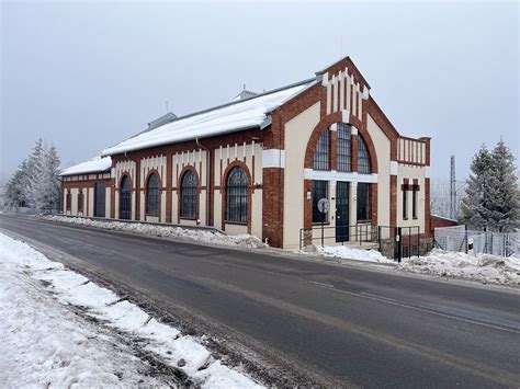 Archívna fotografia školskej budovy v Dolnom Smokovci
