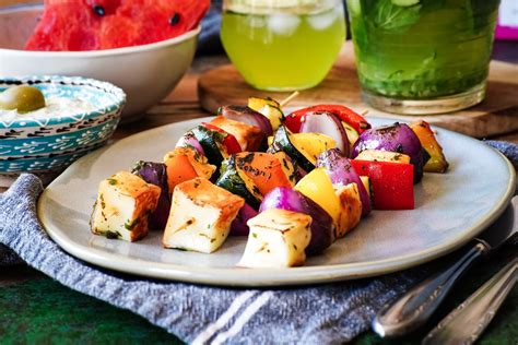 Farebné špízy s ovocím a zeleninou